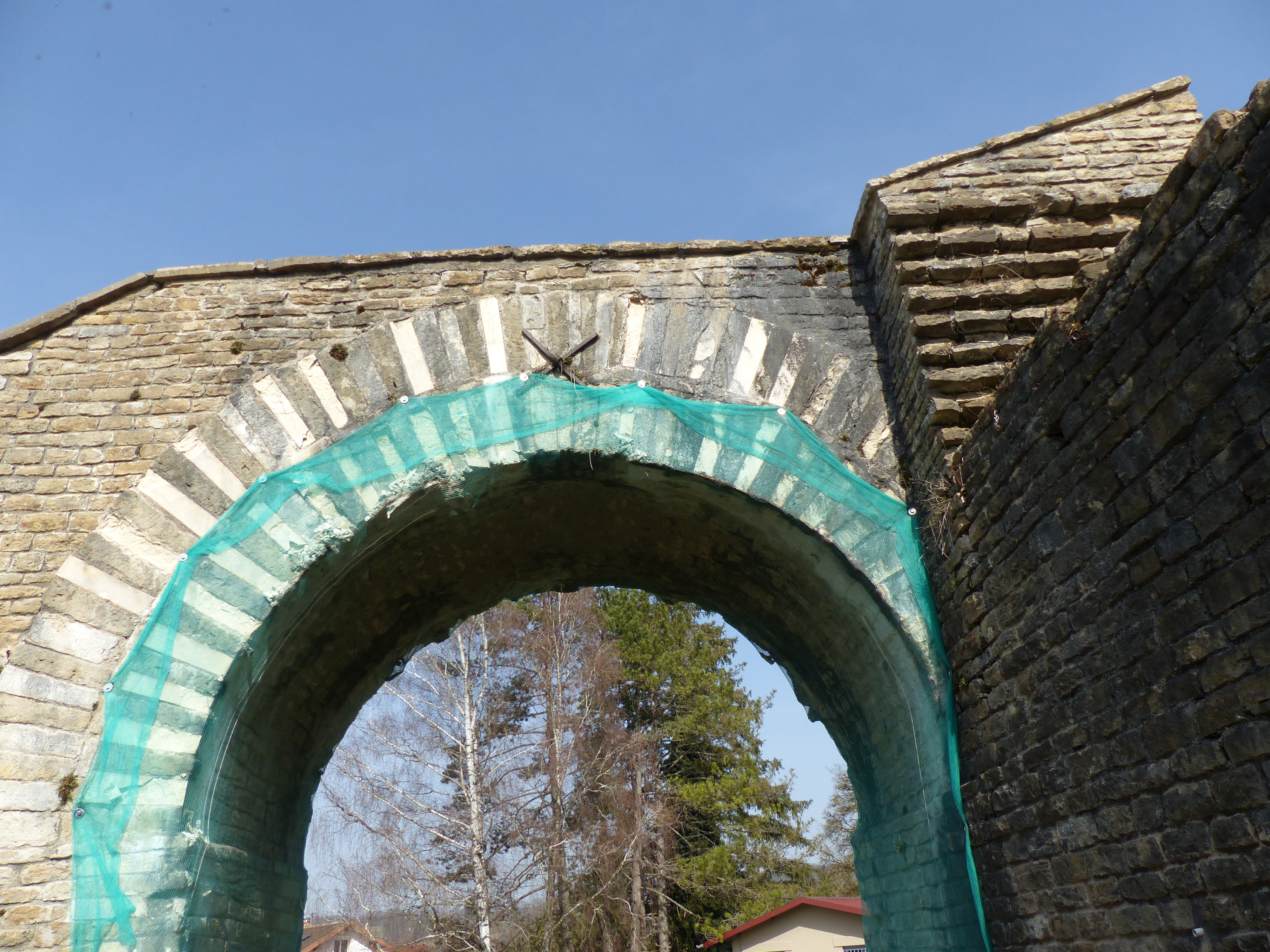 Arche en pierre romaine