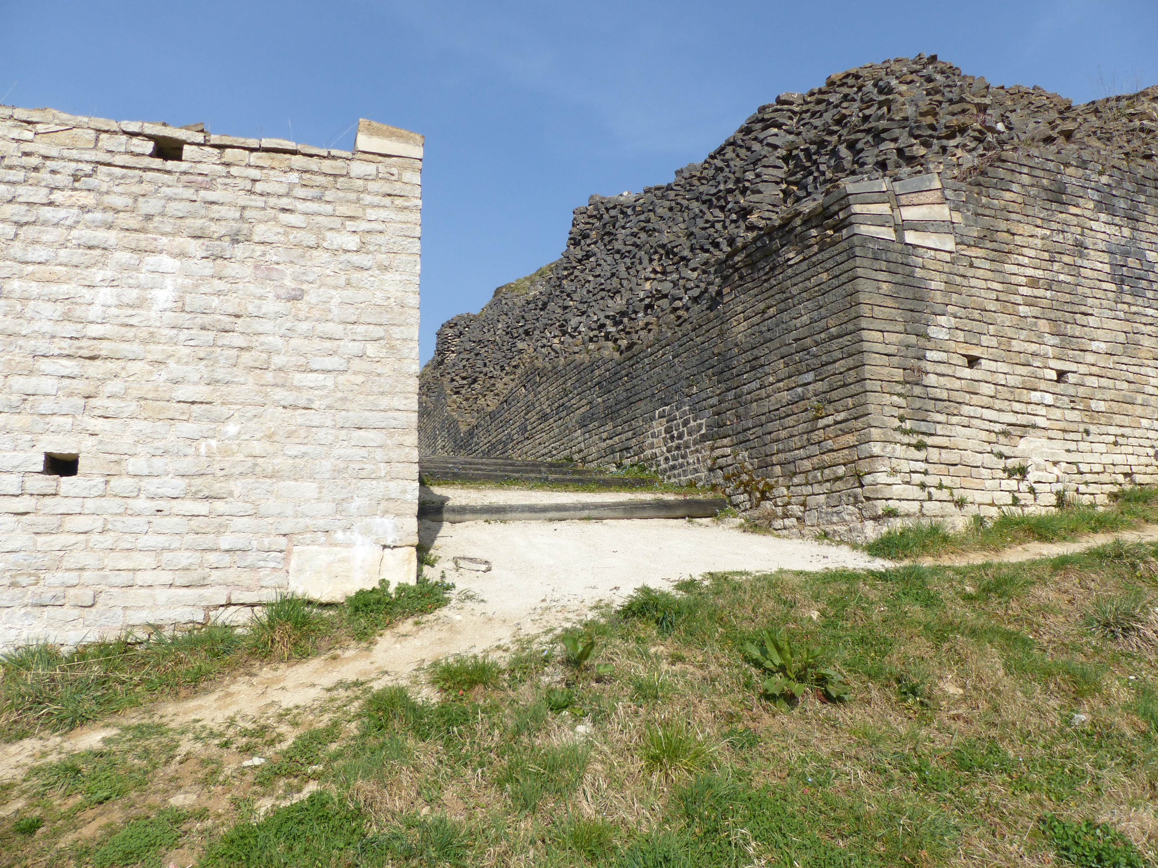 Pierres taillées romaines