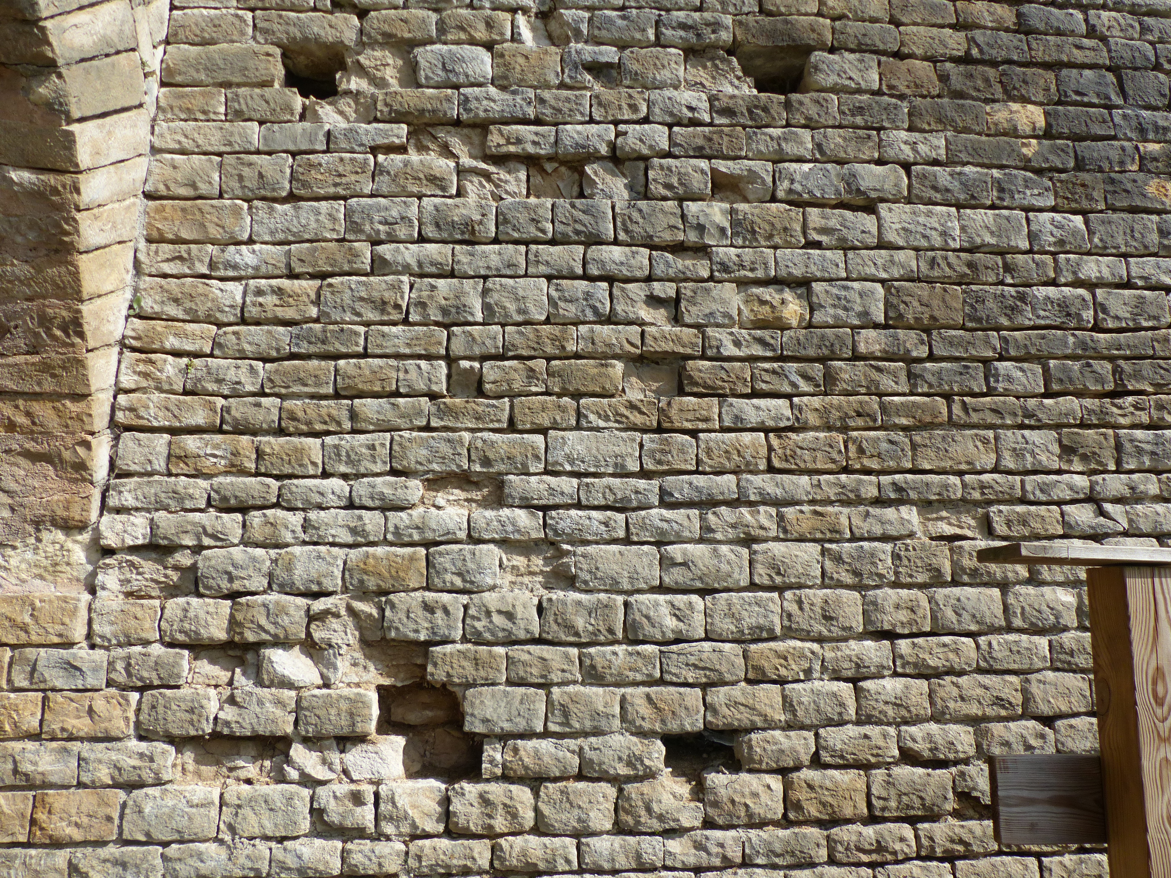 Mur extérieur du théâtre