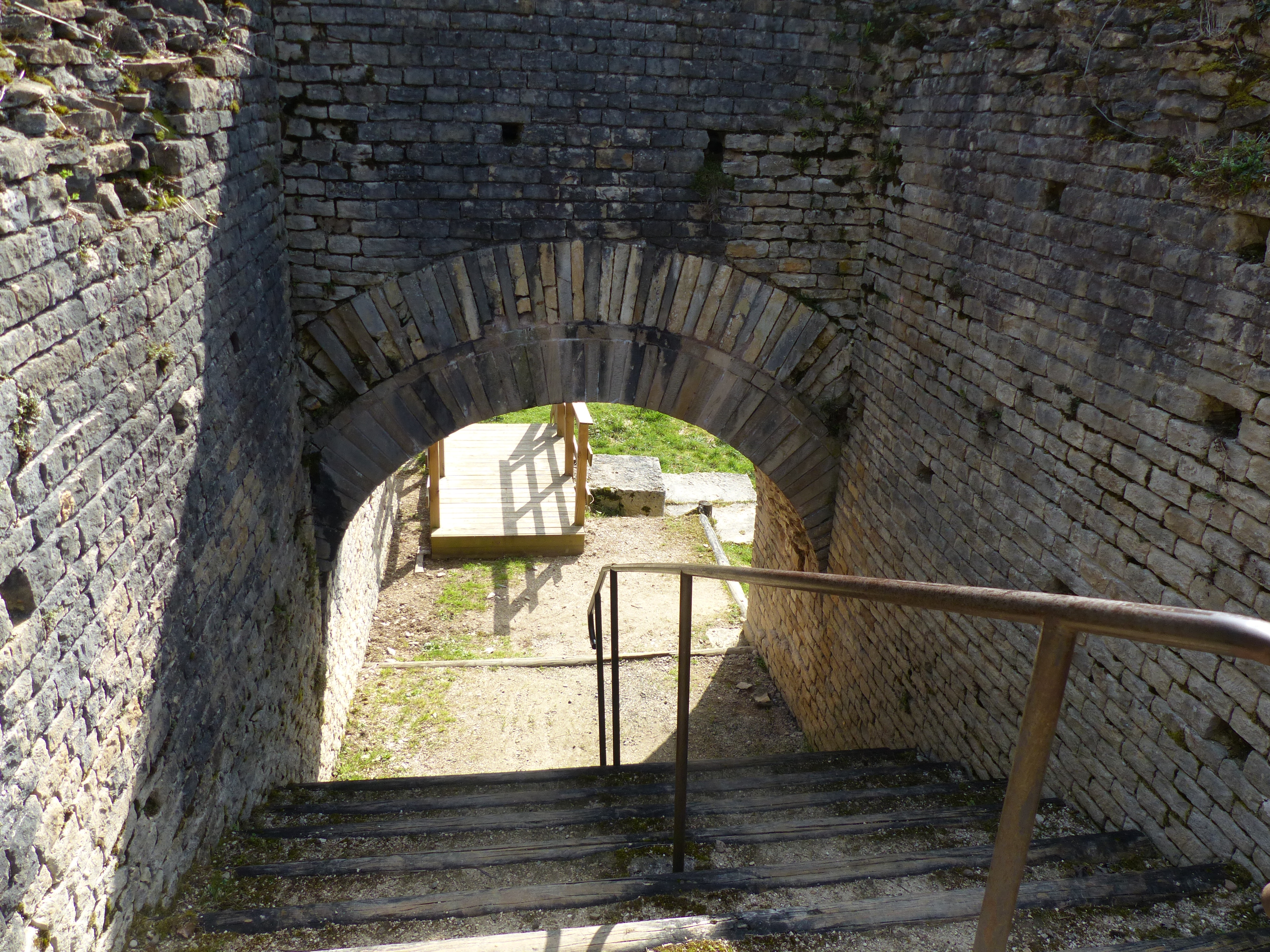 Tunnel d'accès au théâtre